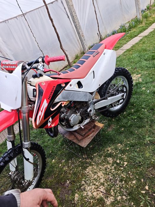 Продавам Хонда  CR 125