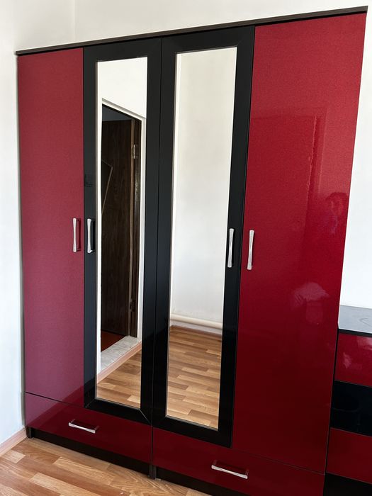 Продам спальный гарнитур