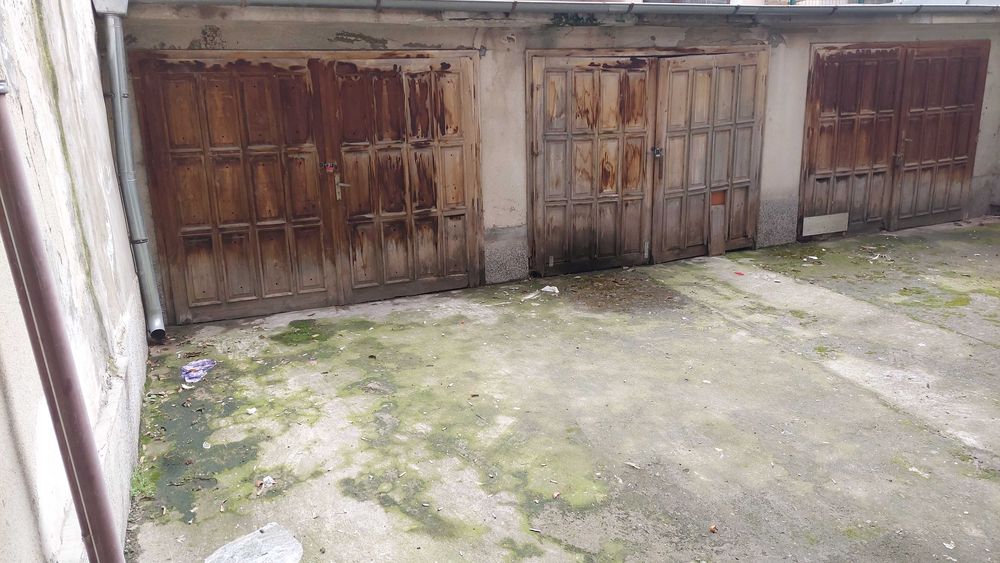 продавам гараж център варна