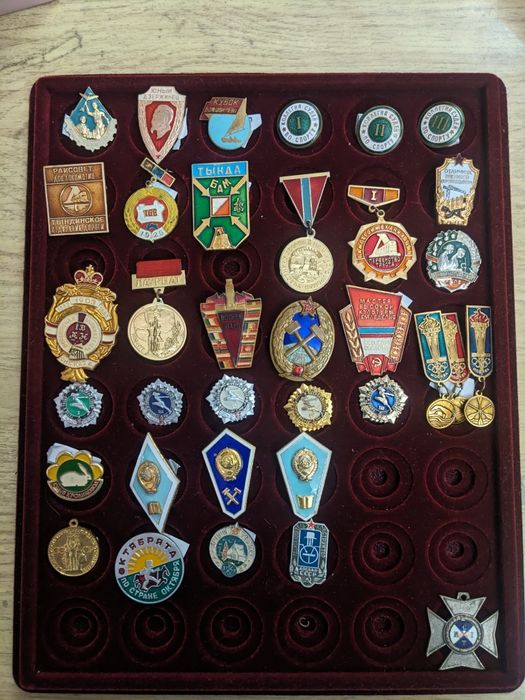 Продам значки советских времён