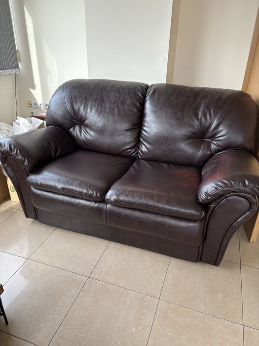 Два кожени дивана