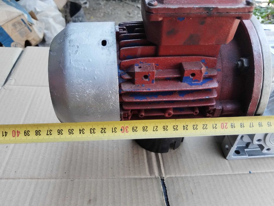 Reductor cu motor 15 rotații pe minut rotisor povarna