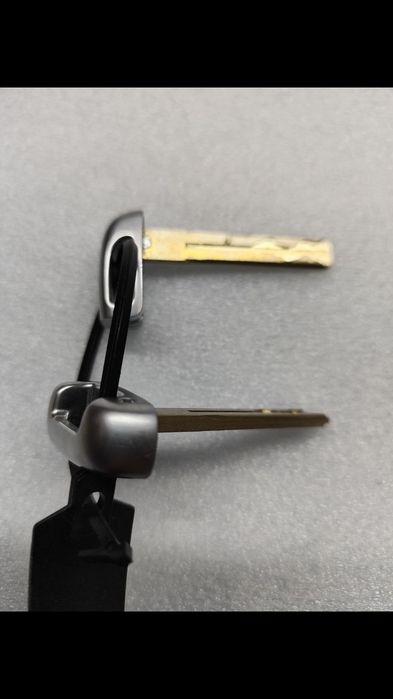 Продается новый замок от KIA с ключами.Эмблема,шильдик от KIA.Антенна.