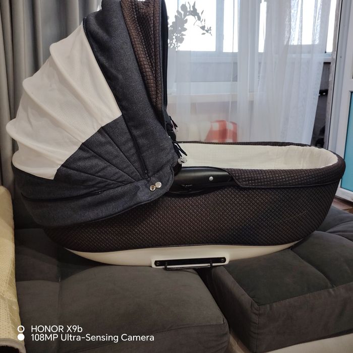 Продаётся детская коляска 3 в 1