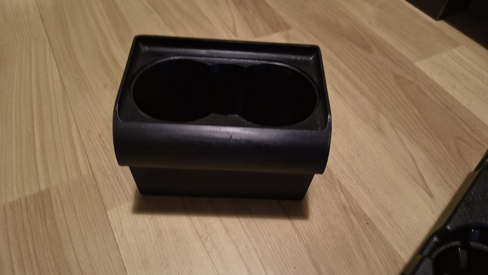 Части БМВ Е46 - разпънала,Cup holder