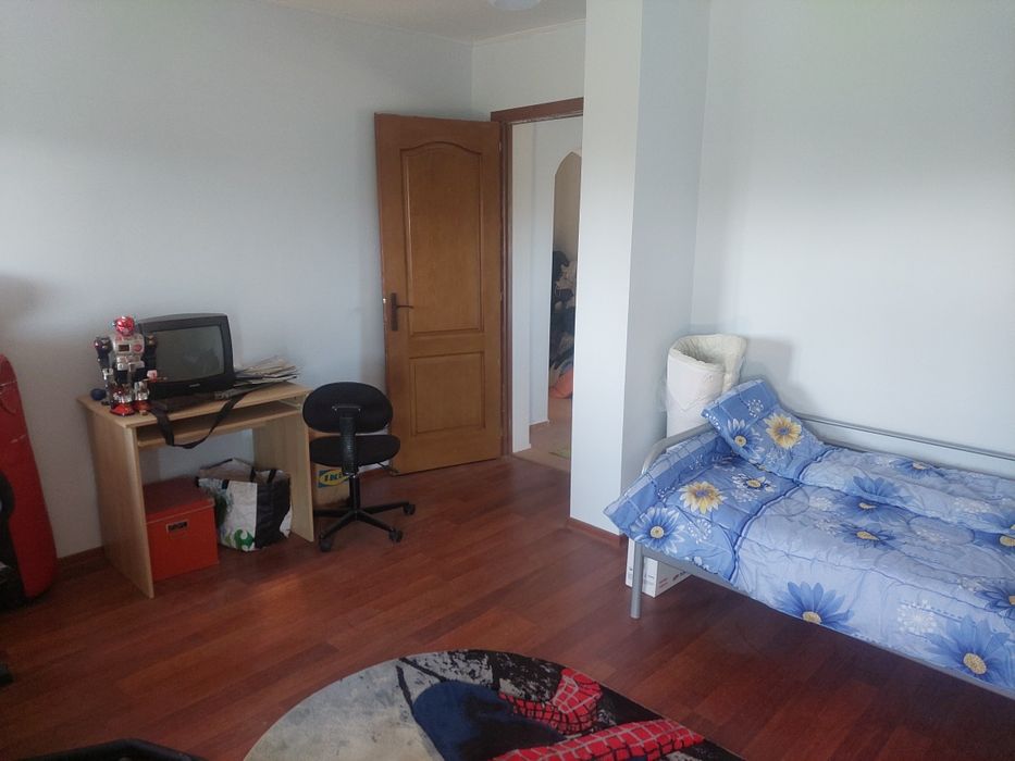 Casa la curte,3 dormitoareliving