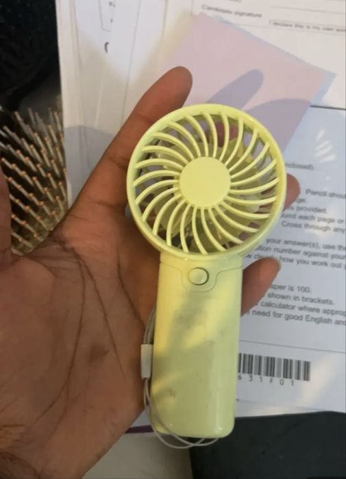 Мини преносим вентилатор на батерии