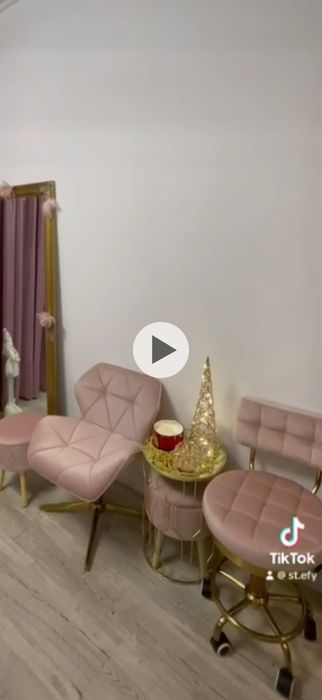 Scaun auriu cu role si fix