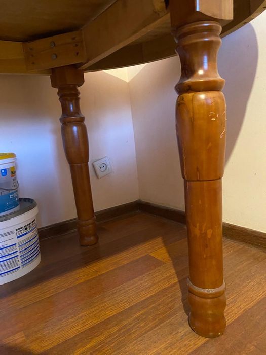 Гостинный стол деревянный