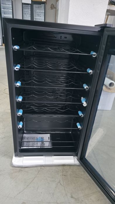 Хладилна витрина-Винарна