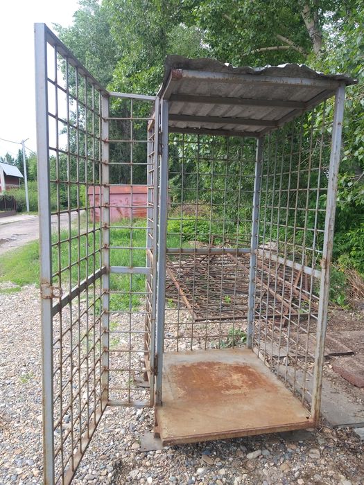 Металлическая клетка