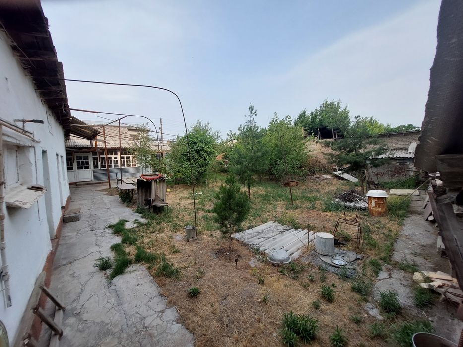 Продаётся дом на земле.