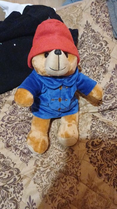 Ursuleț Paddington nou din pluș, cu haină albastră și pălărie roșie