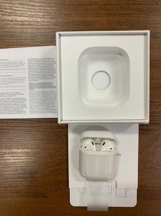 Наушники AirPods