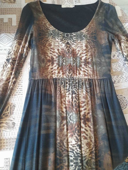 Нова официална дамска рокля закупена от Испания