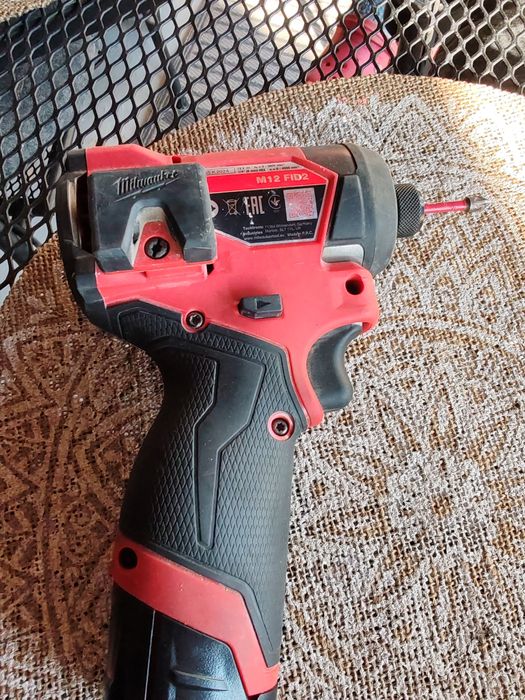 Milwuaukee M12 FID2