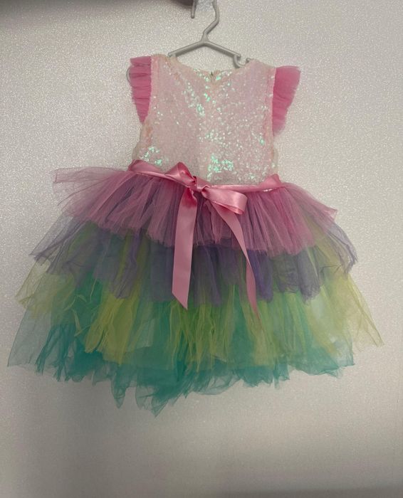 Продаётся платье для девочек.