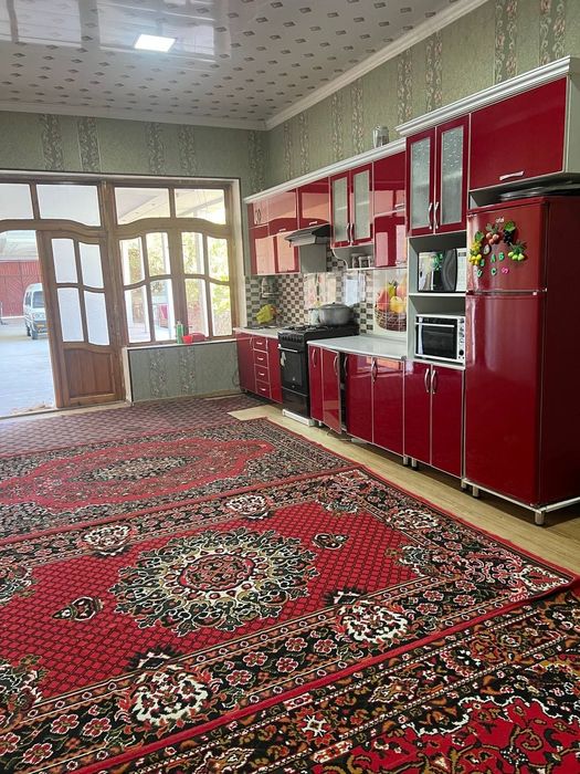 Karmana tumanida hovli sotiladi 16 sutixli jihozlari bn