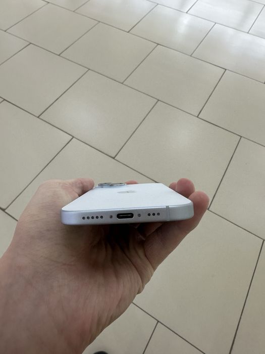iPhone 15 128GB в хорошем состоянии