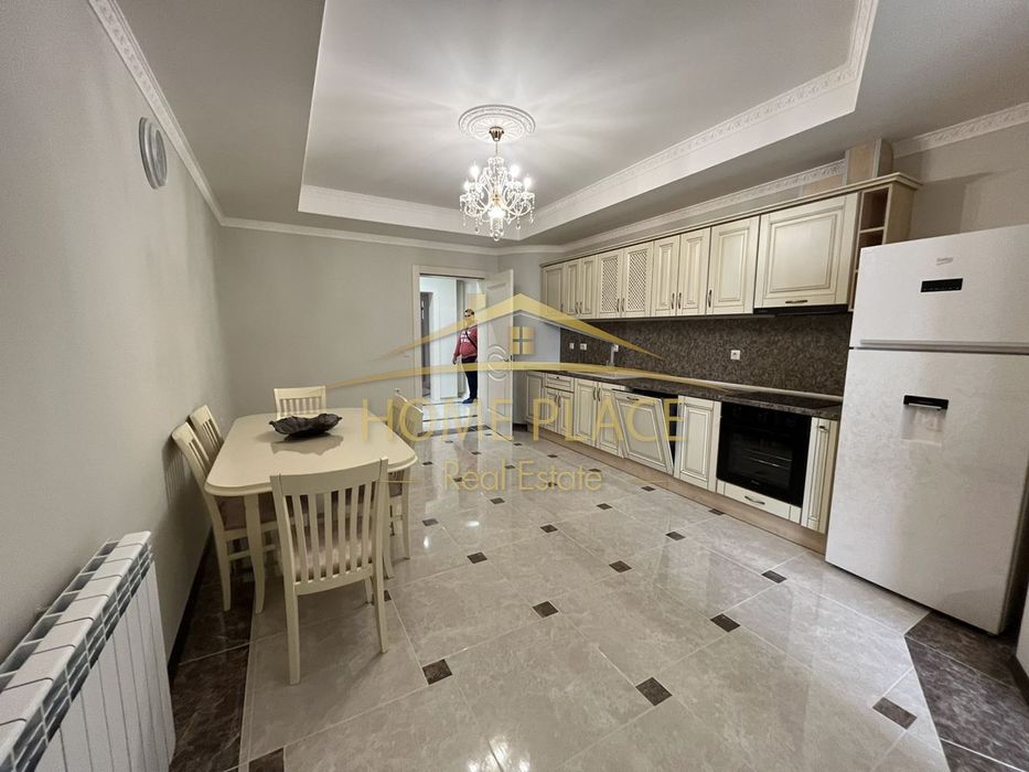 Дава се под наем Многостаен апартамент в Варна, Младост 2 - 300 кв.м за 1734 € - Снимка #4