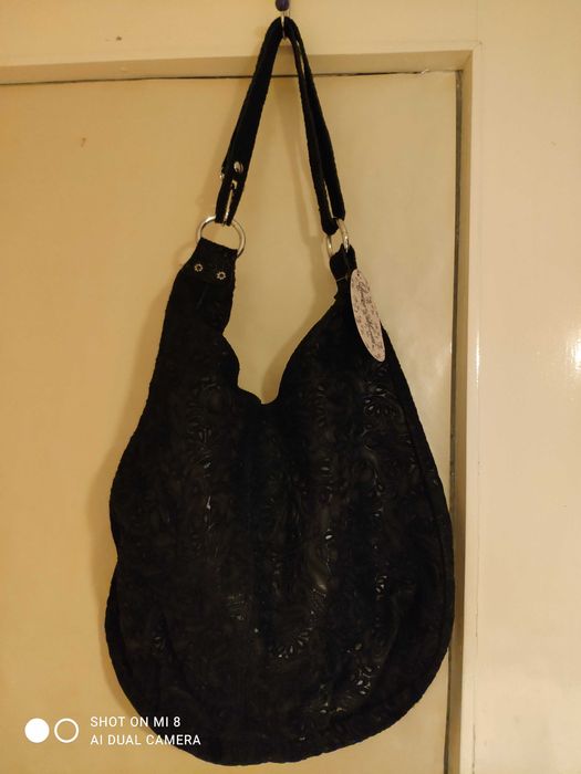 Черна дамска чанта от велур, голяма
