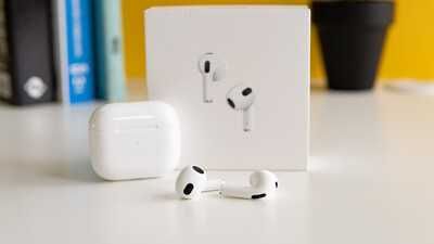 Безжични слушалки AirPods 3rd Generation