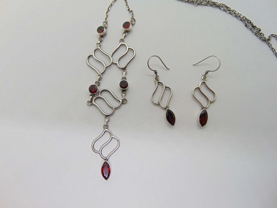 Set colier si cercei din argint cu granate