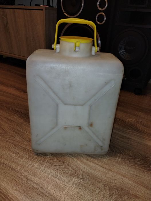 Recipient apă curată ruloută.