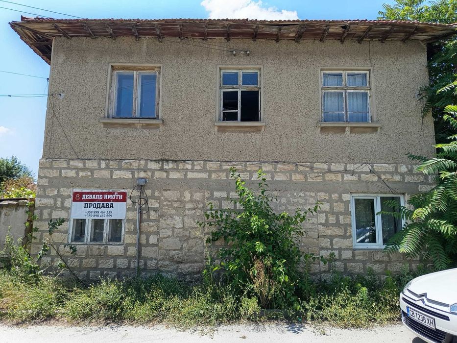 Къща с двор в с. Ценово, обл. Русе