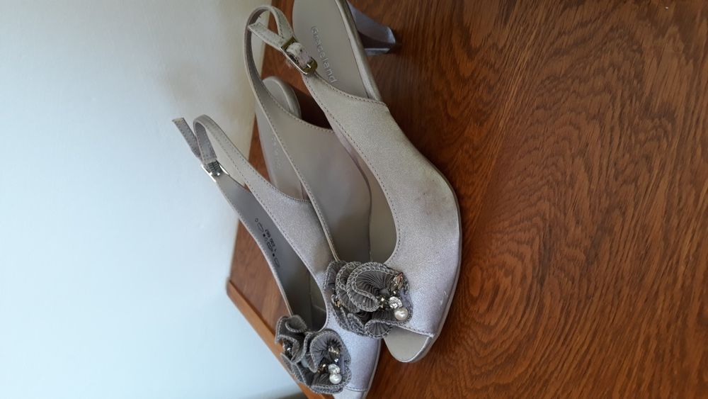 Sandale de ocazi, Nunta noi decorate cu pietricele si perle.