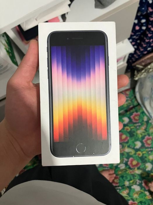 Айфон се 2022 (3)