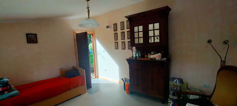 Cabană de vînzare 2 camere in suprafață de 21 mp cu terasă de 20 mp.Teren de 2230 mp cu front stradal de 28.81 ml îngrădit in totalitate