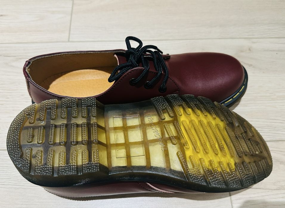 Dr. Martens, Кожени обувки 3 дупки