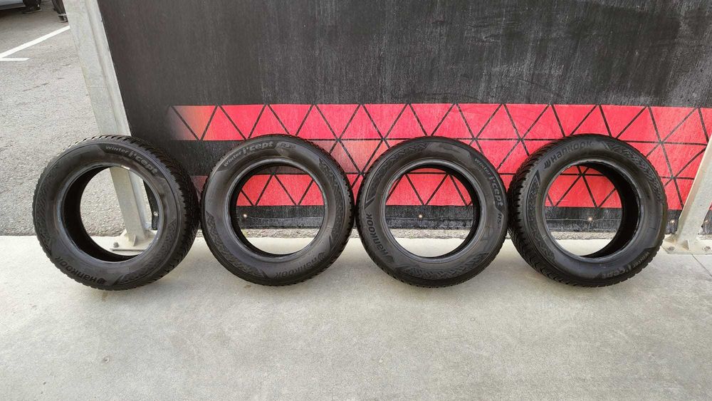 Set 4 anvelope de iarna hankook 185/65/R15 dot 35/24 pret.700 lei