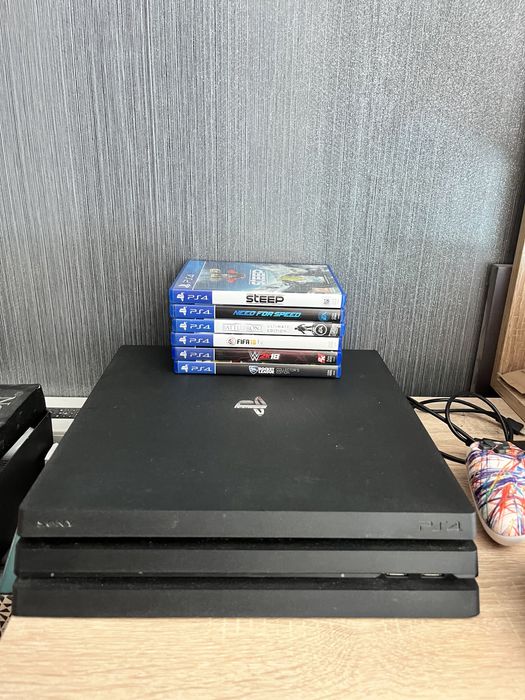 Playstation 4PRO 1TB ! + игри и др