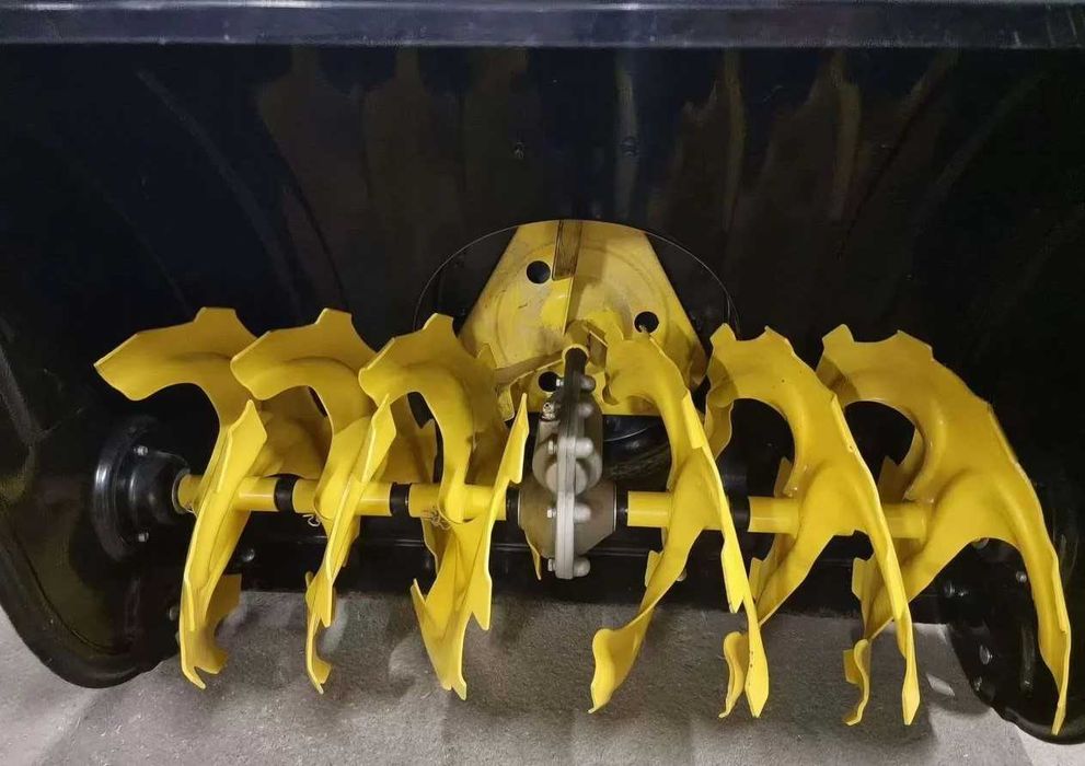 Снегоуборщик Champion STT1170E