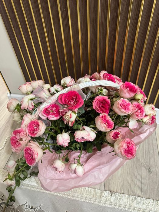 Цветы в корзине