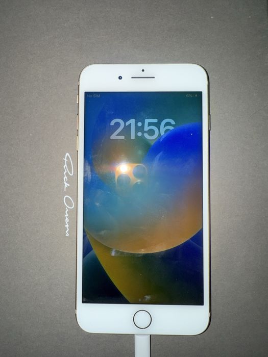 Iphone 8 Plus, розов цвят