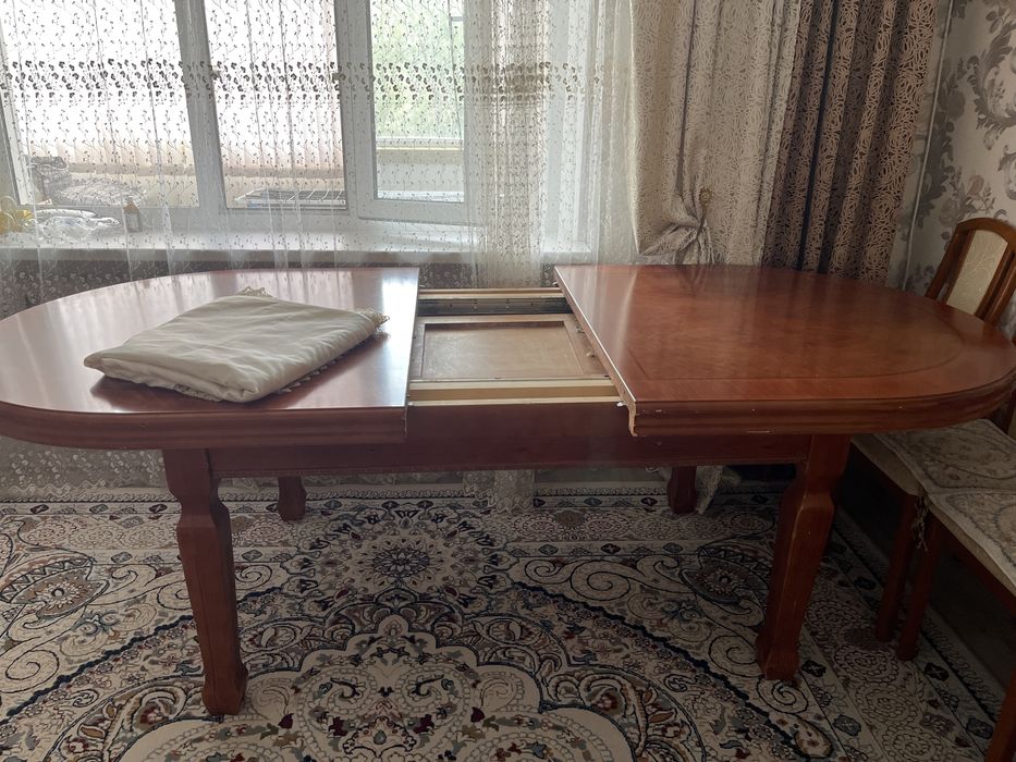 Стол для гостиной