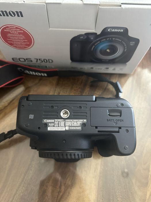 Фотоапарат Canon EOS 750D