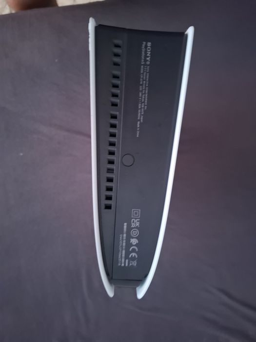 Vând ps5 slim digital 1 TB + 1 maneta