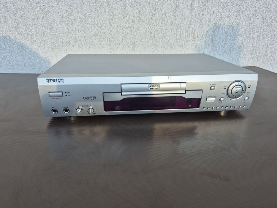 Vând DVD Player Marca RED STAR model 230