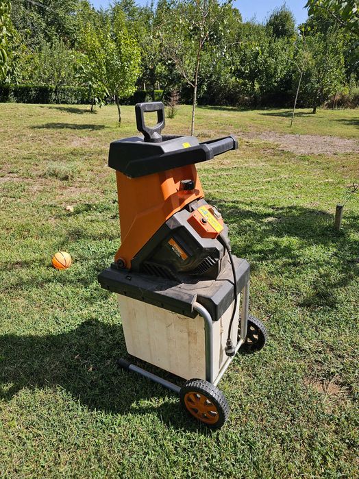 Продавам домашна дробилка за клони