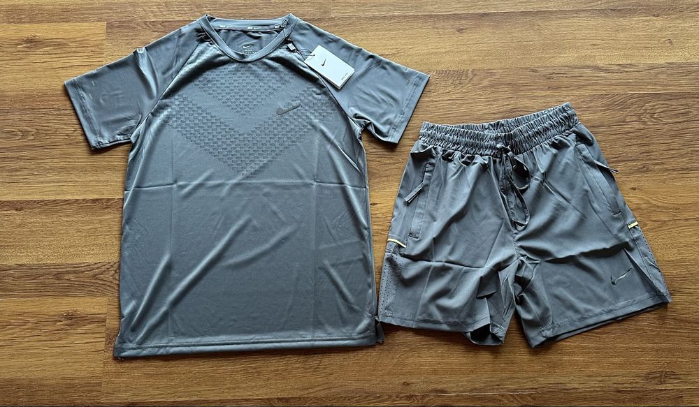 Мъжки сив екип Nike,тениската е дишаща материя,панталонките са шушлекови