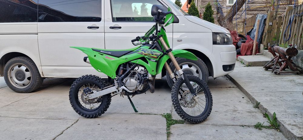 Vând motocicleta copii kawasaki kx85 suzuki ktm yamaha gasgas husqvarna beta cross enduro kx 85 ofrroad  impecabilă nu necesită investiții  roți 17 14