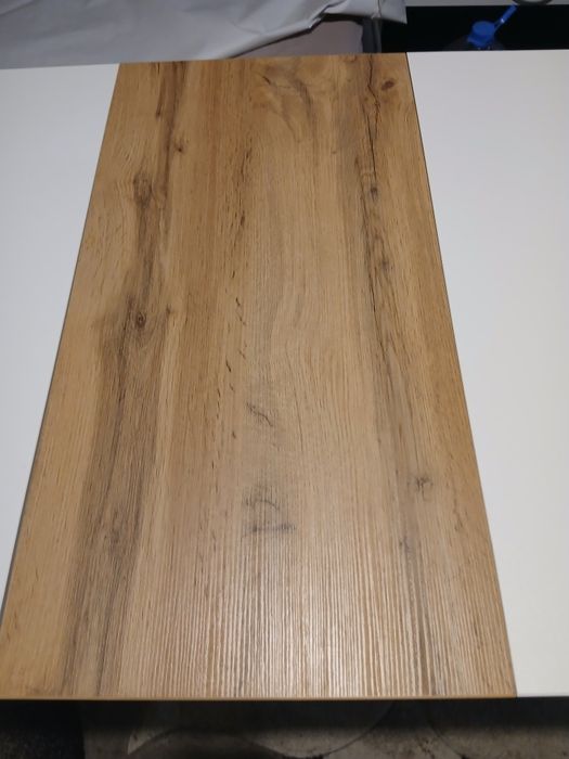 Чисто нова трапезна маса в отлично състояние