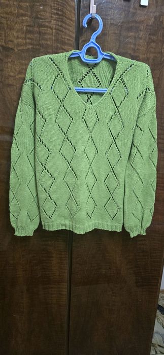 Вязаный свитер ручной работы
