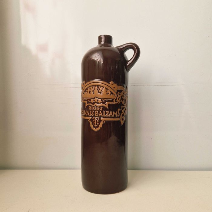 Колекционерска фирмена керамична бутилка Рижски балсам