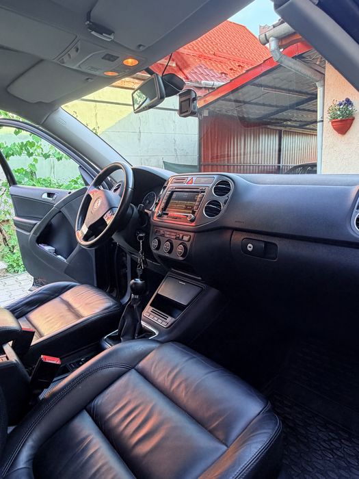 Volkswagen Tiguan 2010 170 cp 4x4 (comenzi pe volan bine intretinuta )