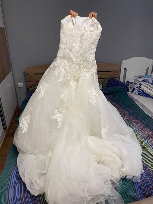 Булчинска рокля на испански дизайнер